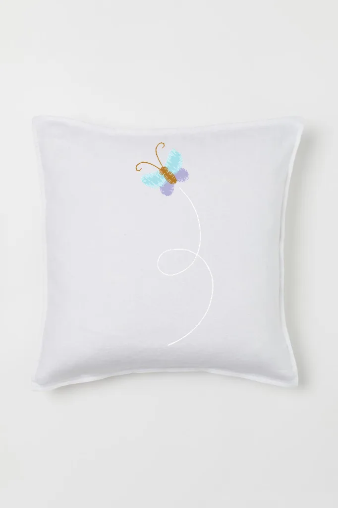Порхающая нежная бабочка (миниатюра 2)