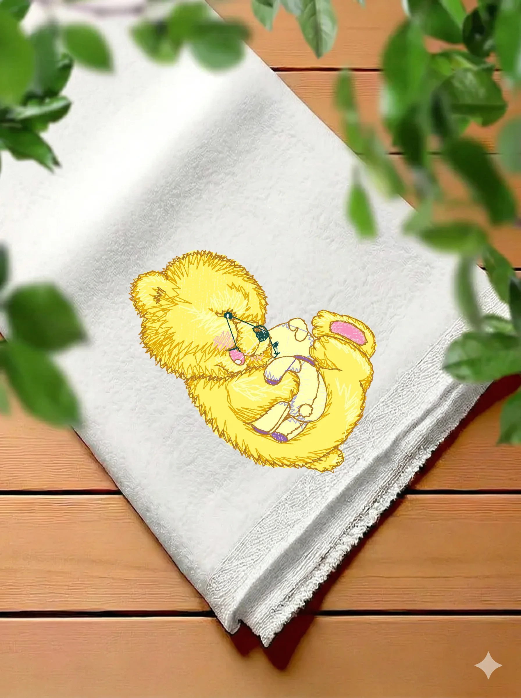 Медвежонок с игрушкой (миниатюра 7)