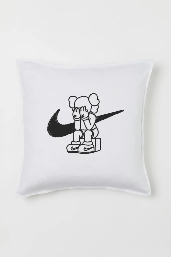 Дизайн машинной вышивки «Персонаж KAWS Nike» (70.3×55.4 мм) — вид 2