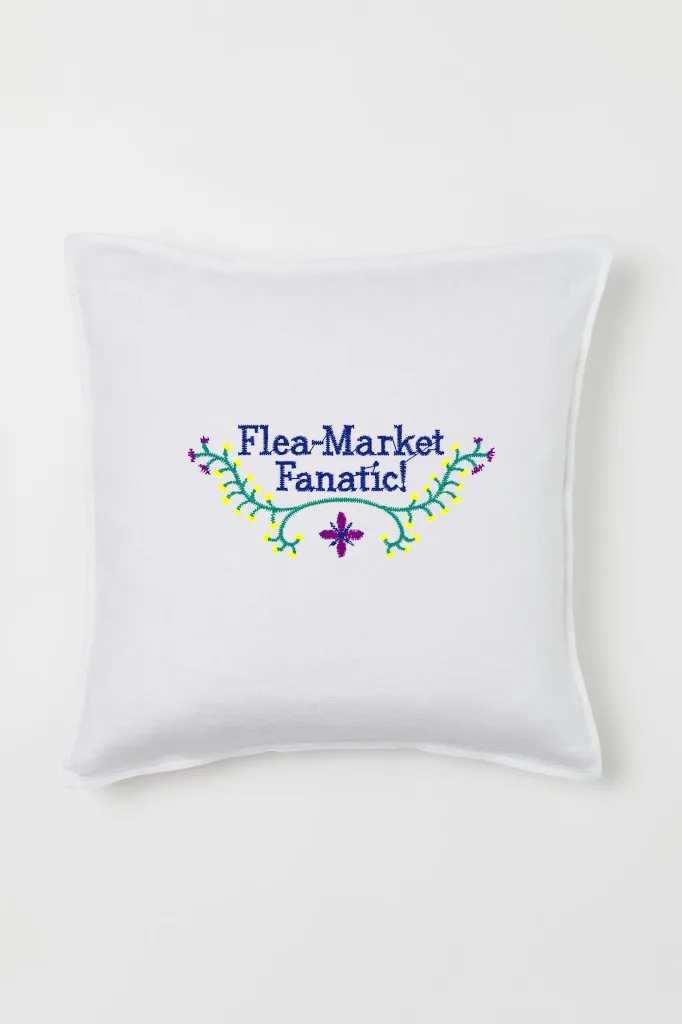 Дизайн машинной вышивки «Надпись Flea Market Fanatic» (75.8×33 мм) — вид 2
