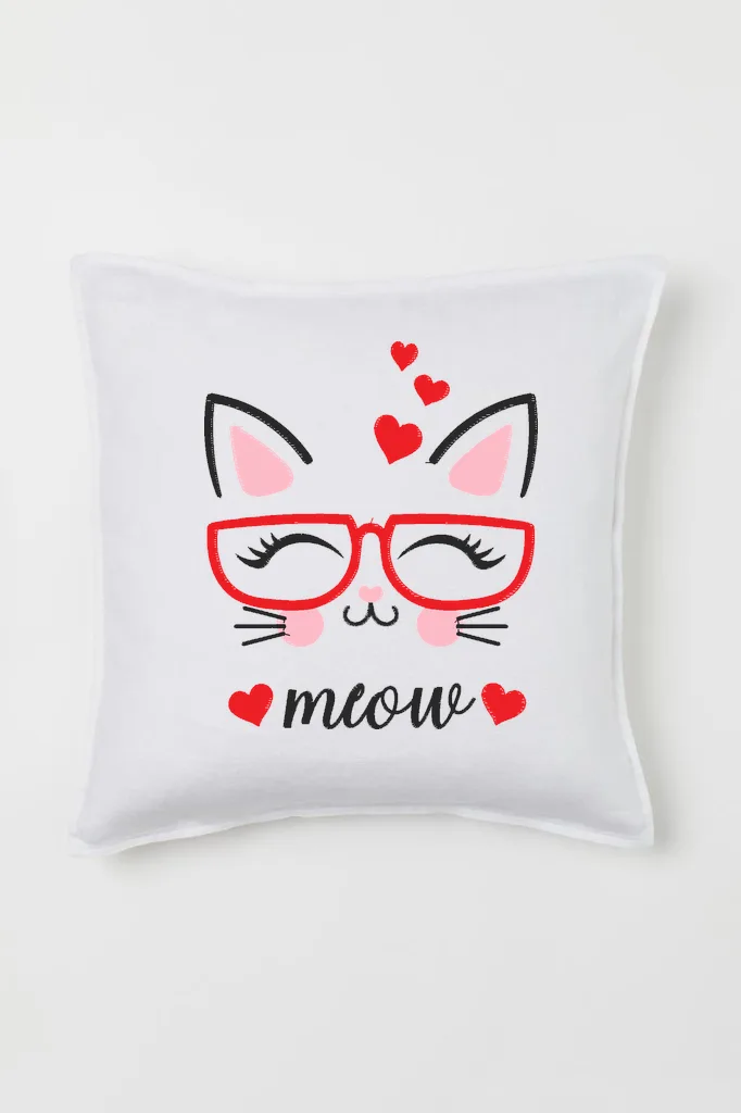Кошечка в красных очках (миниатюра 2)