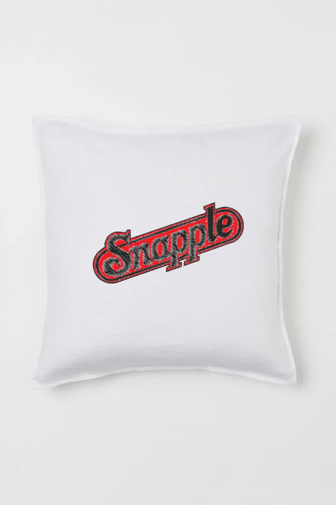 Дизайн машинной вышивки «Логотип напитка Snapple» (98.2×52.8 мм) — вид 2