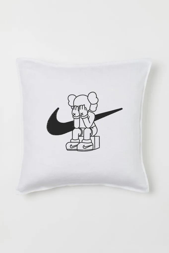 Дизайн машинной вышивки «Персонаж KAWS Nike» (120.2×94.8 мм) — вид 2