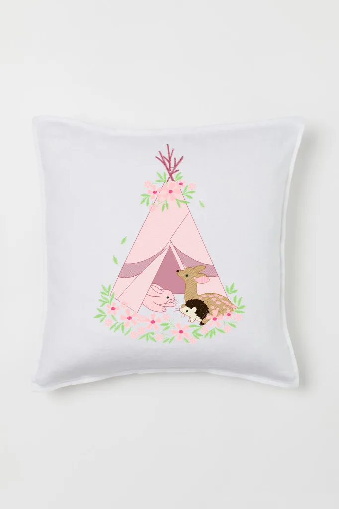 Дизайн машинной вышивки «Лесные зверята у вигвама» (121.2×159 мм) — вид 2