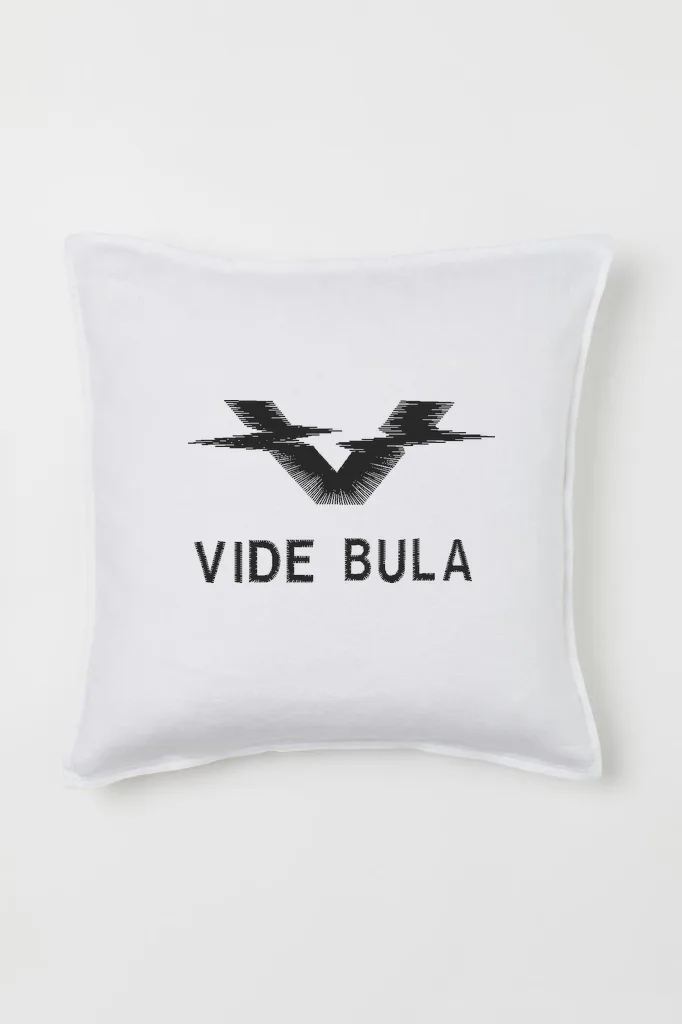 Дизайн машинной вышивки «Логотип Vide Bula» (67.8×40.3 мм) — вид 2