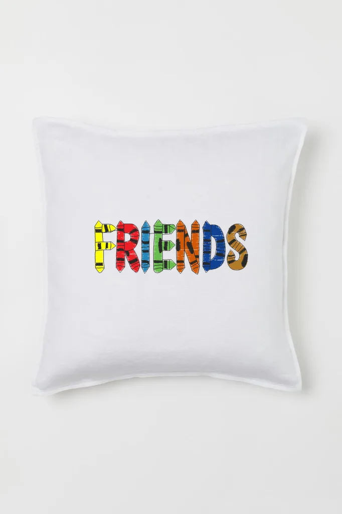 Дизайн машинной вышивки «Разноцветная надпись Friends» (98.2×35.2 мм) — вид 2