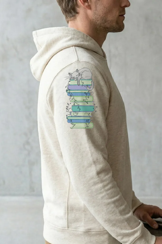 Спящий кот на книгах (миниатюра 3)