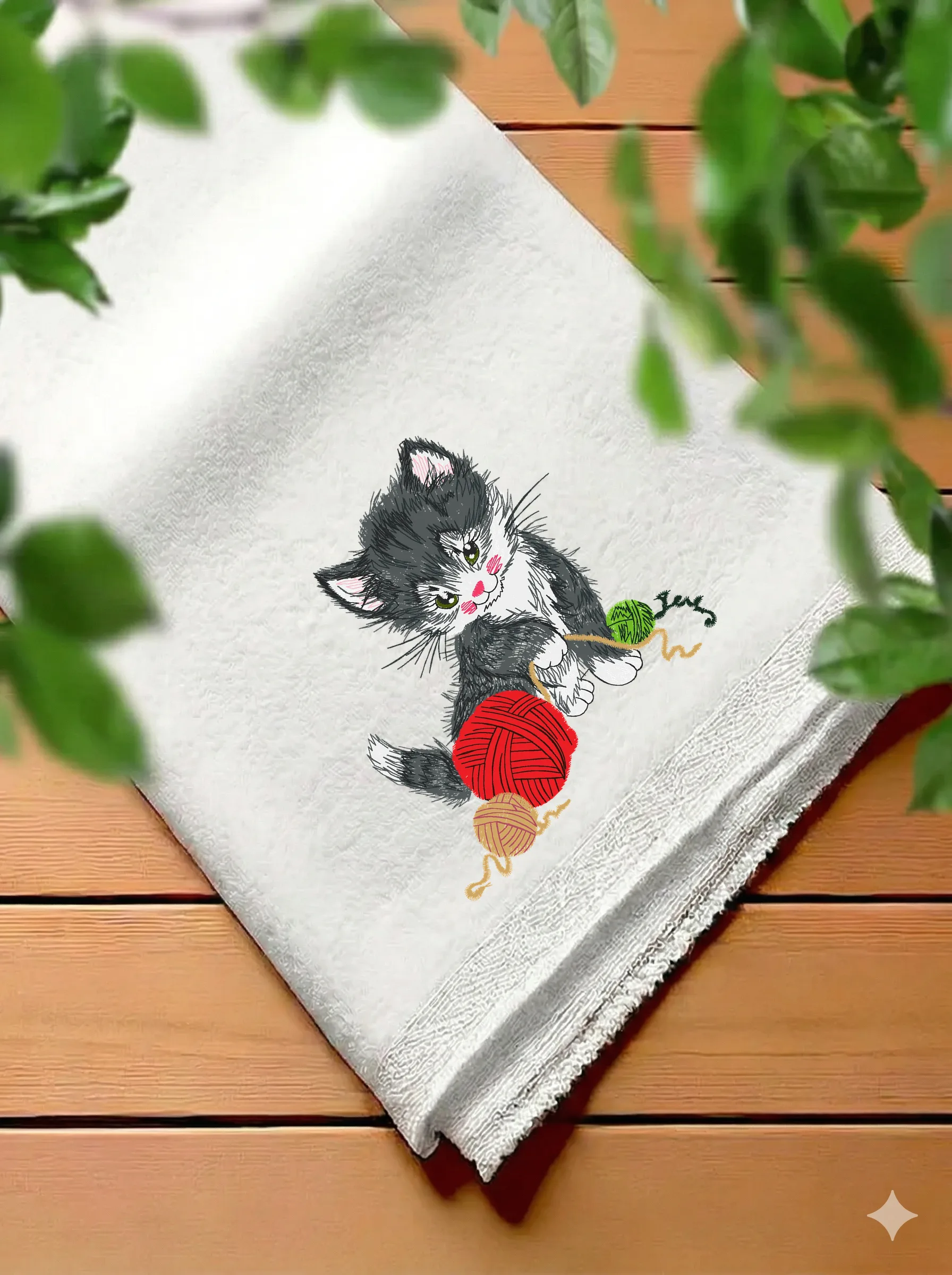 Озорной котенок с клубками (миниатюра 7)