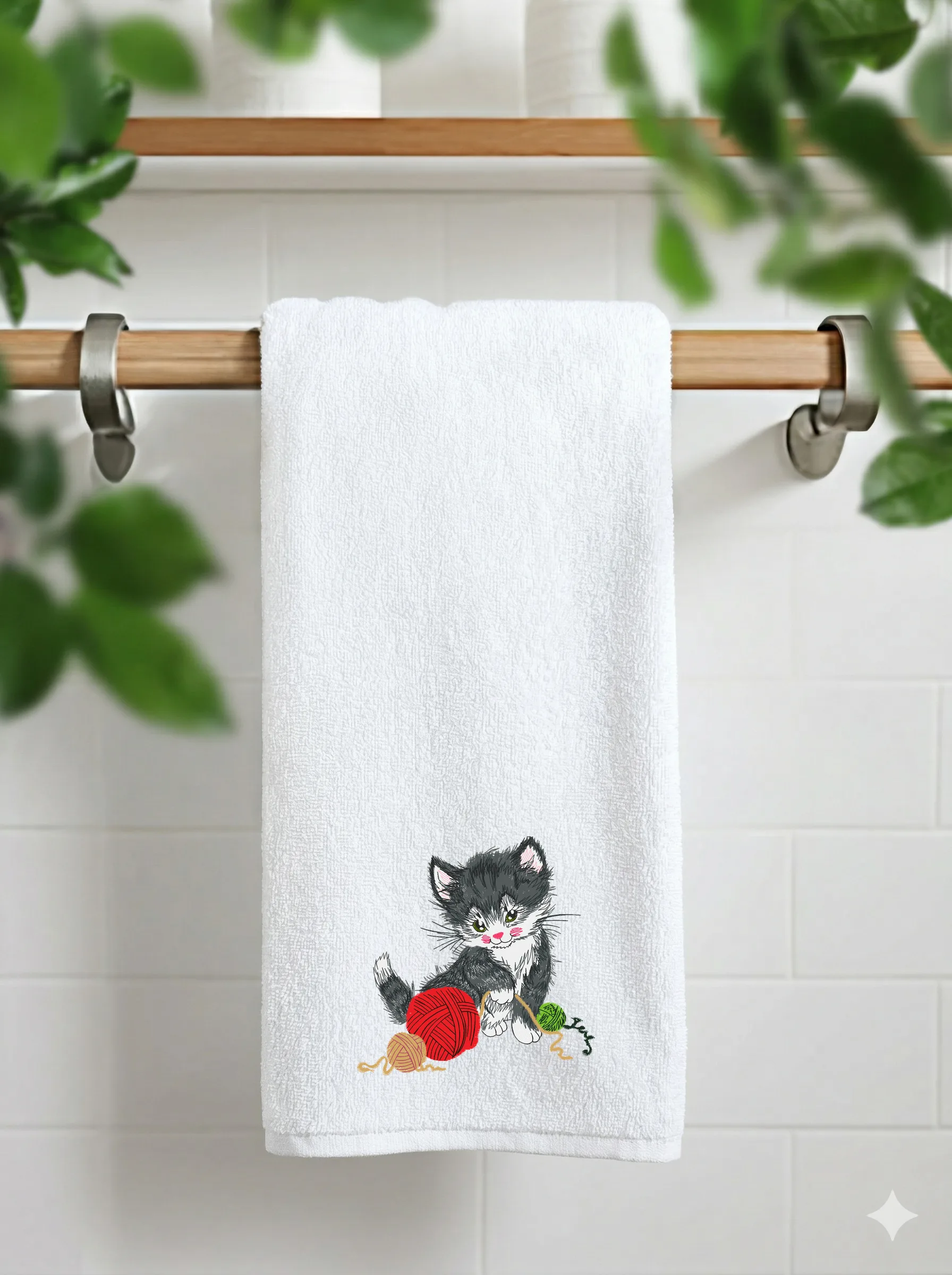 Озорной котенок с клубками (миниатюра 11)