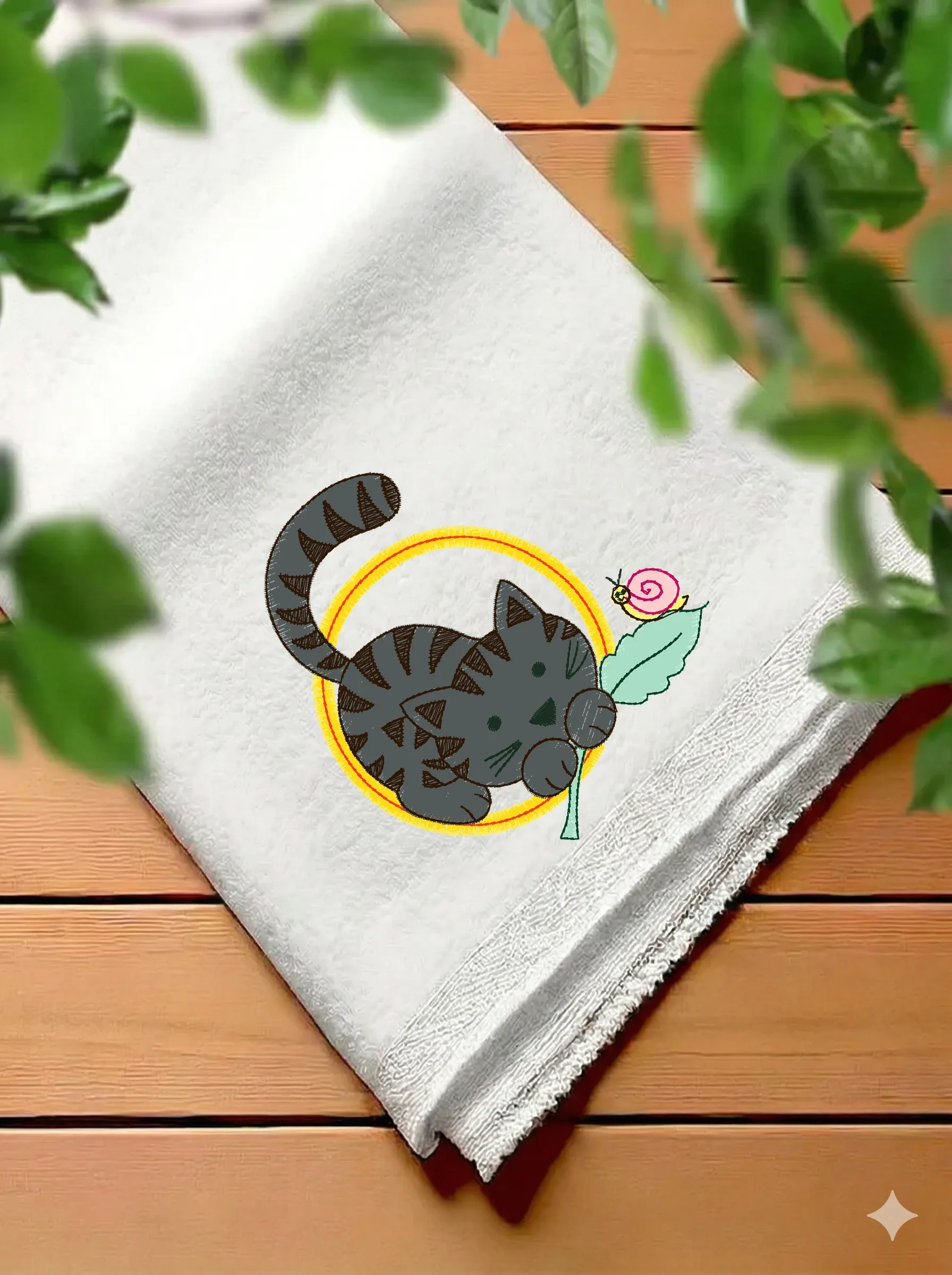 Любопытный котенок и улитка (миниатюра 7)