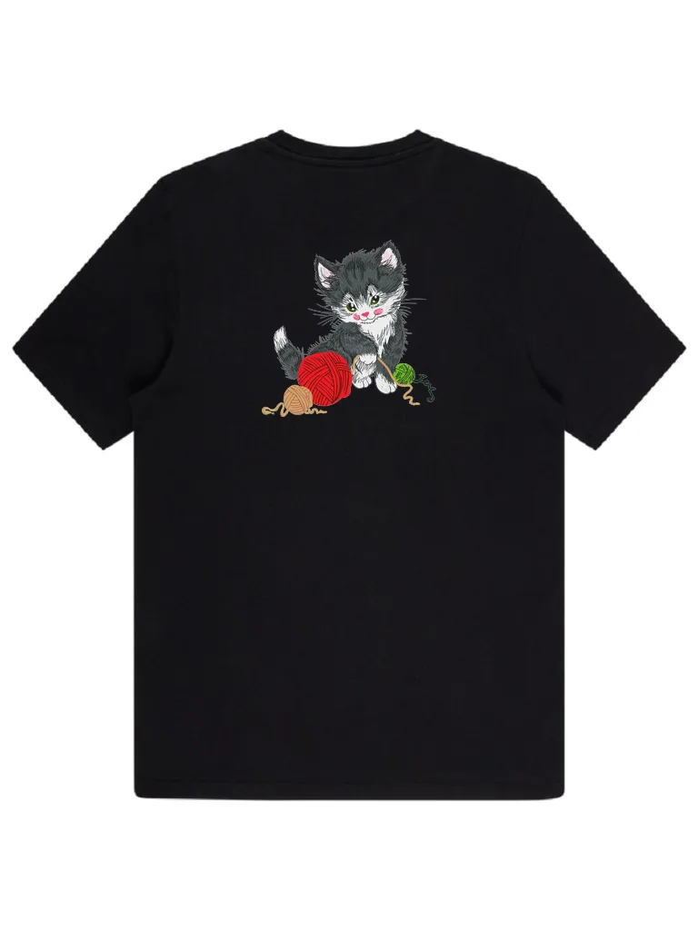 Милый котёнок с клубочками (миниатюра 4)