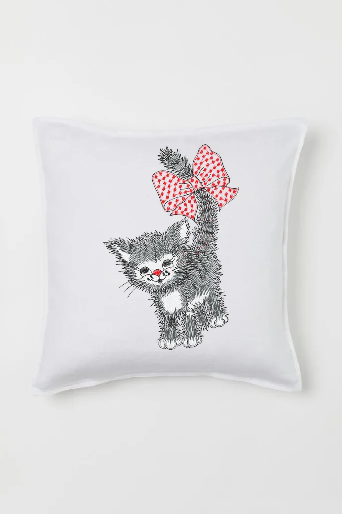 Пушистый котенок с бантиком (миниатюра 2)