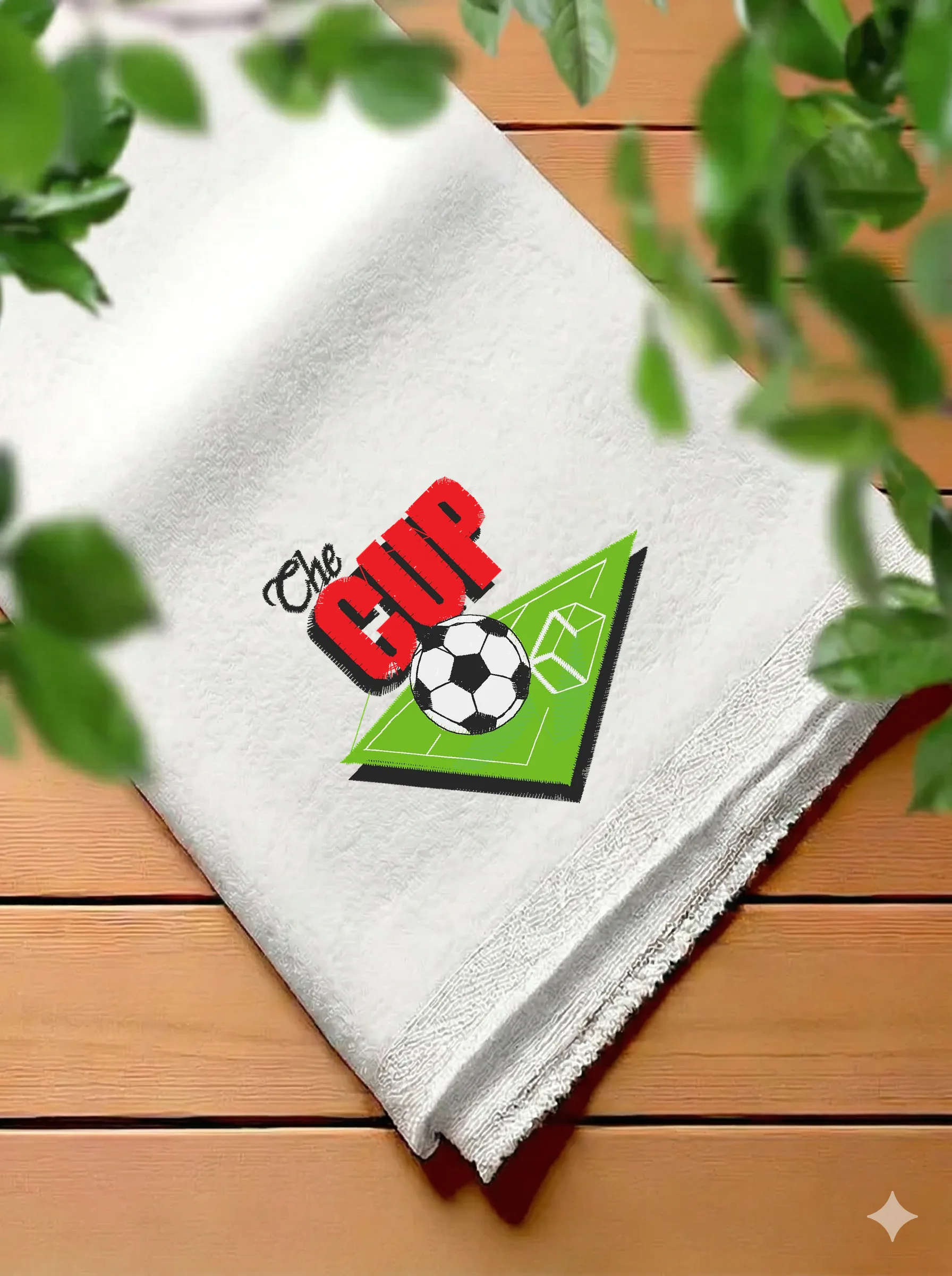 Футбольный мяч на поле (миниатюра 7)