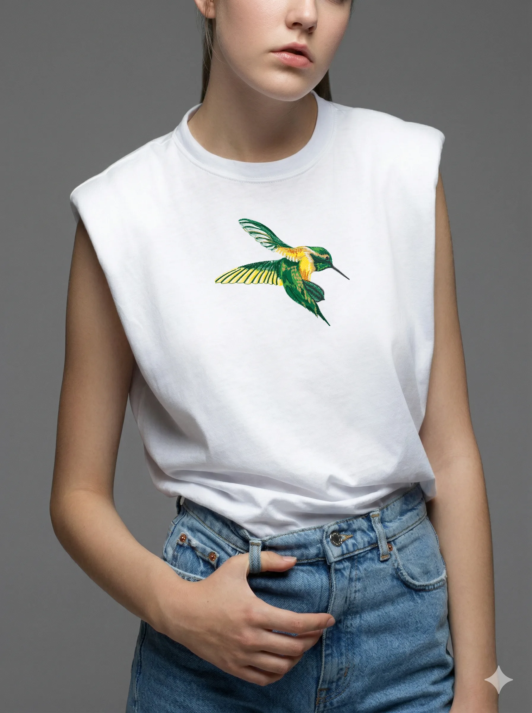 Изумрудная колибри в полете (миниатюра 8)